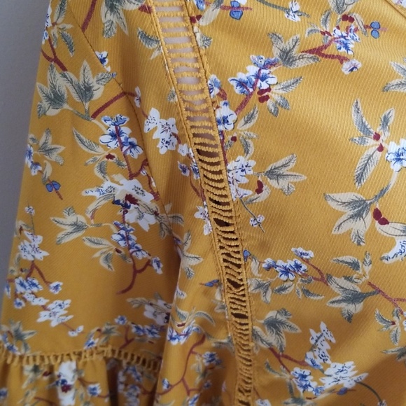 Chloah Blouse - Picture 3 of 6